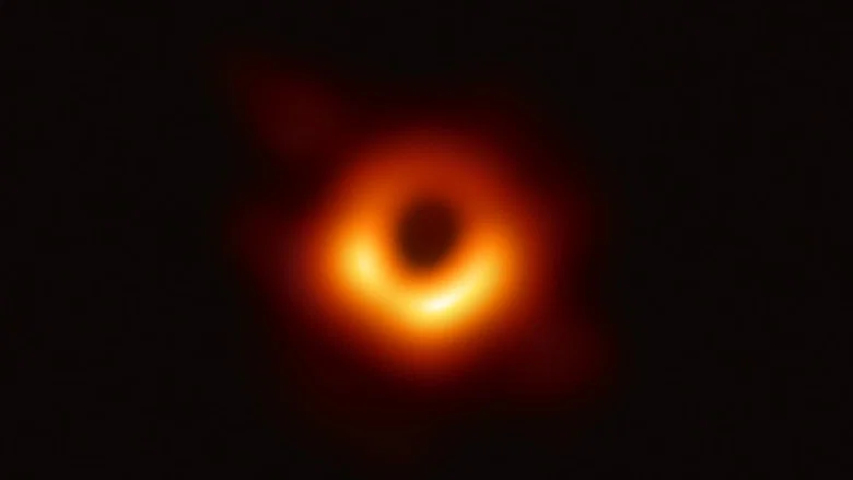 Black Holes: The Edge of All We Know screenshot 2