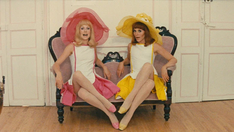 The Young Girls of Rochefort screenshot 3