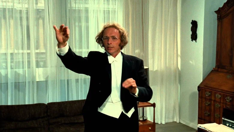 The Tall Blond Man with One Black Shoe screenshot 4