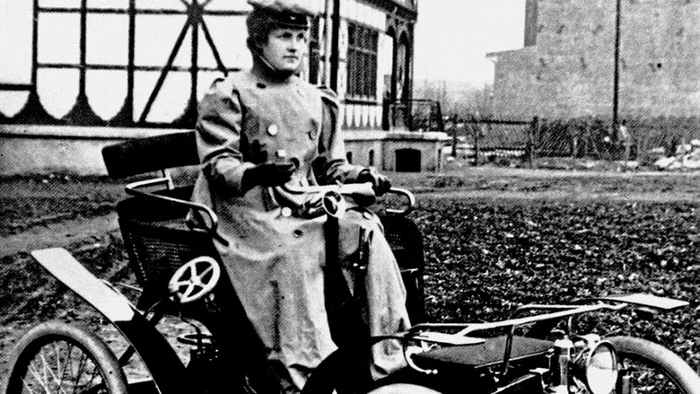 Women and Cars: The Story of an Underestimated Liaison screenshot 1