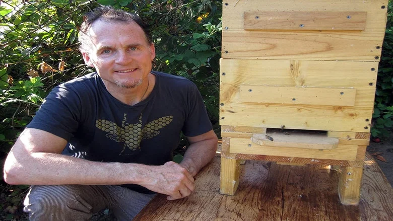 Queen of the Sun: What Are the Bees Telling Us? screenshot 1