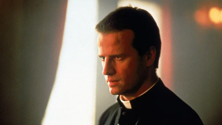 To Kill a Priest screenshot 2