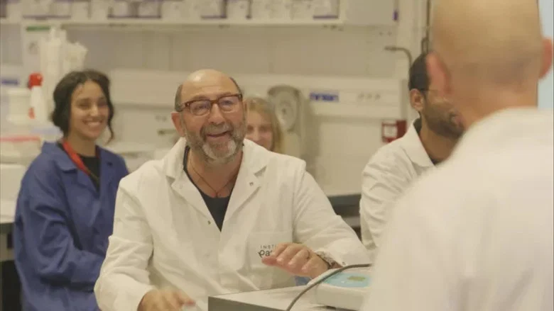 Traquer l'invisible - Nos chercheurs face à la menace mondiale des virus et des bactéries screenshot 4