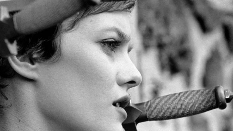 The Girl on the Bridge screenshot 1