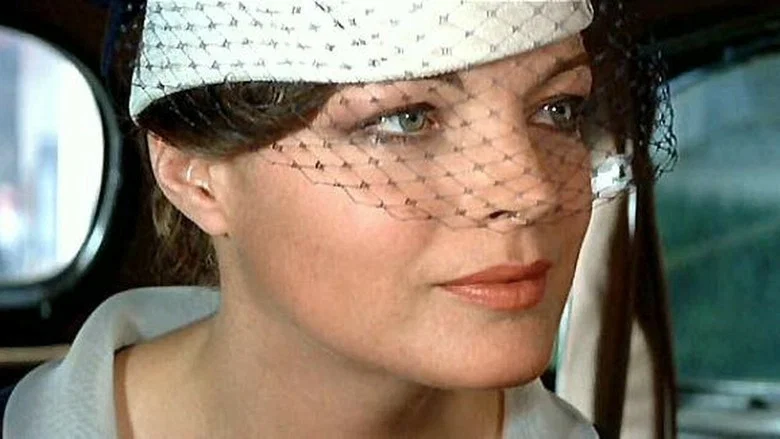 A Woman at Her Window screenshot 4