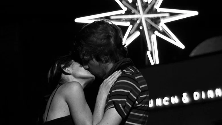 In Search of a Midnight Kiss screenshot 3