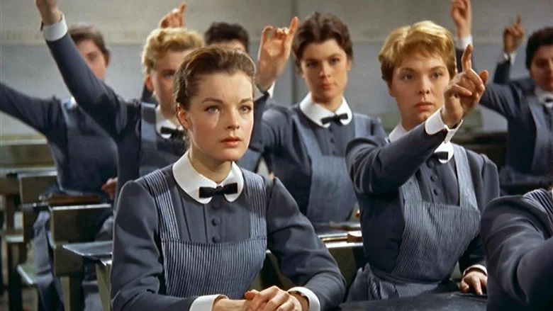 Girls in Uniform screenshot 1