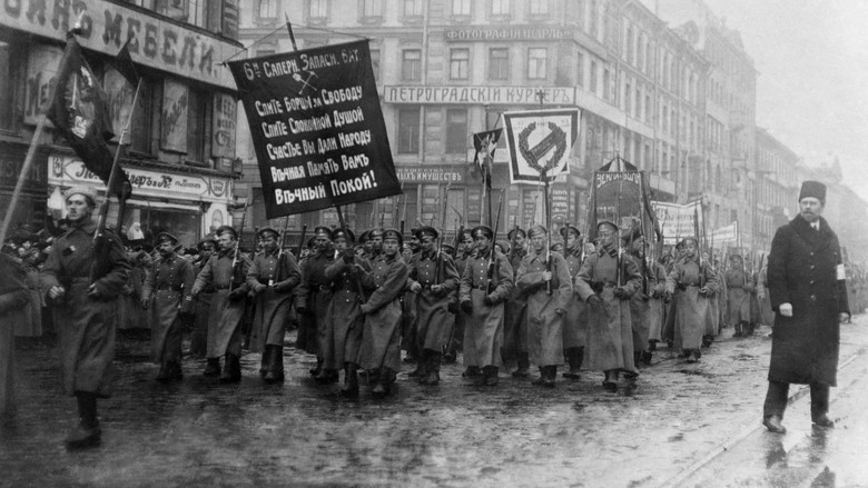 1917: One Year, Two Revolutions screenshot 1