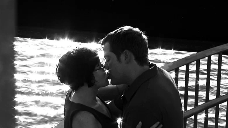 In Search of a Midnight Kiss screenshot 2